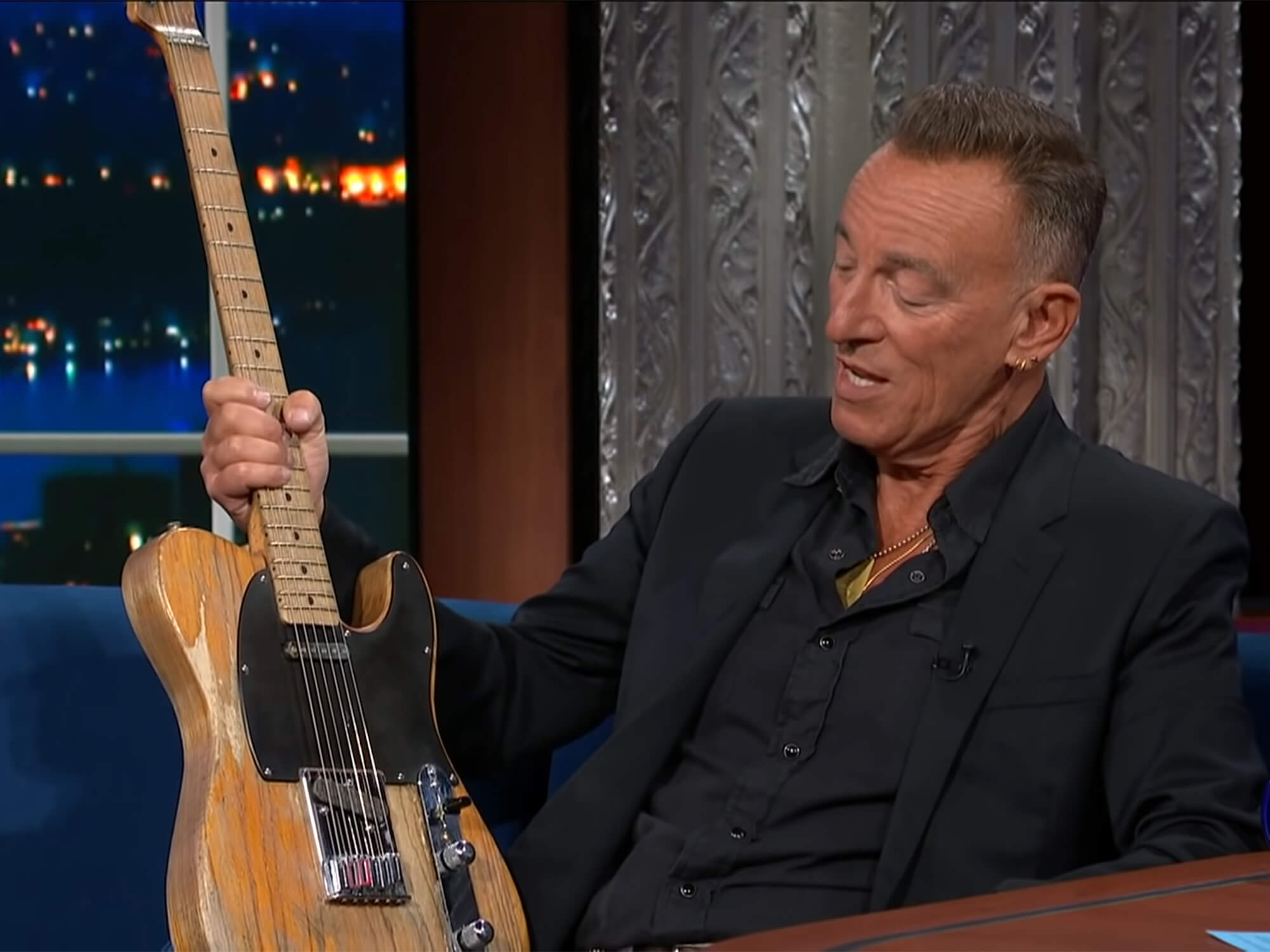 Bruce Springsteen playing his heavily worn 1950s Esquire